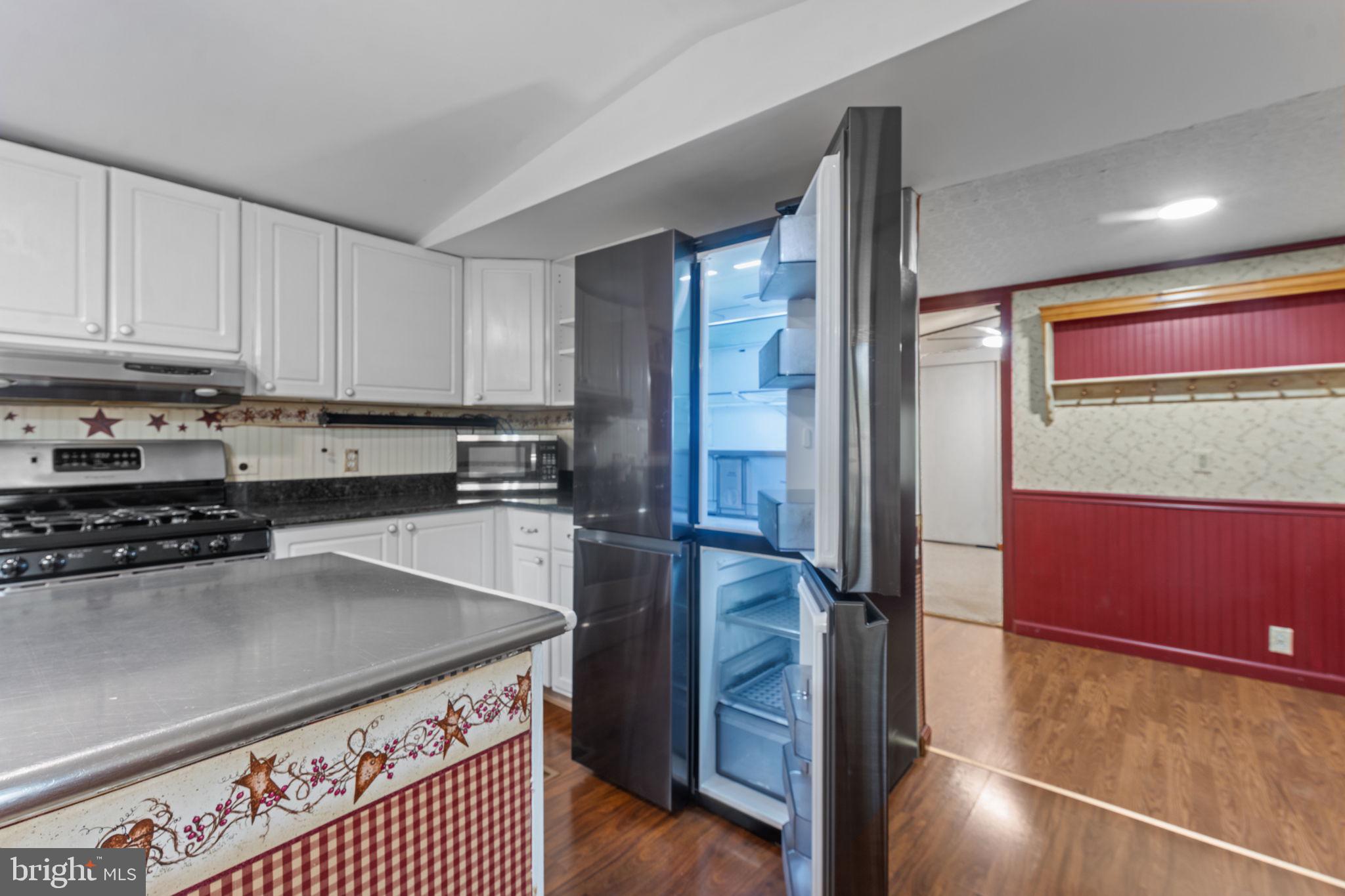 29082 Raccoon Ford Road Burr Hill, VA 22433 - Photo 55 of 78 Look at this fancy fridge