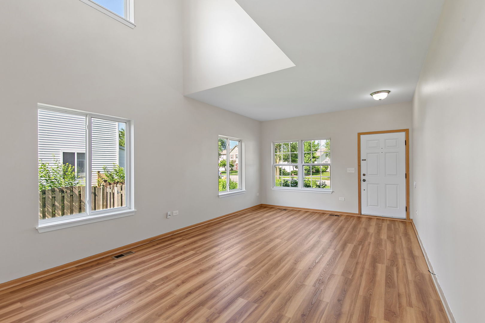 4320 Dillon Street Plano, IL 60545 - Photo 2 of 26