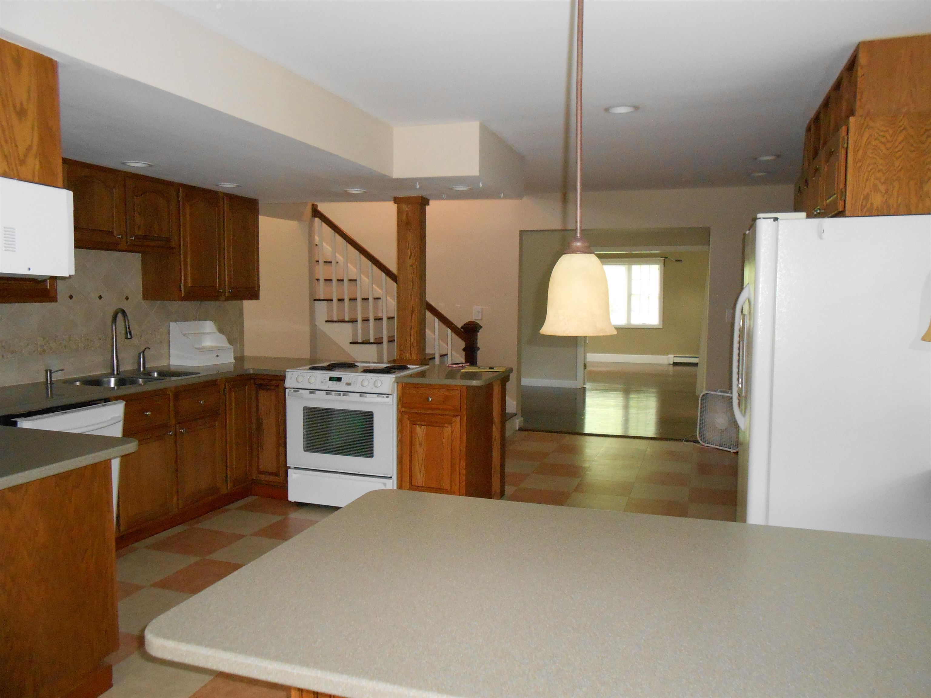 1651 River Road Manchester, NH 03104 - Photo 5 of 12