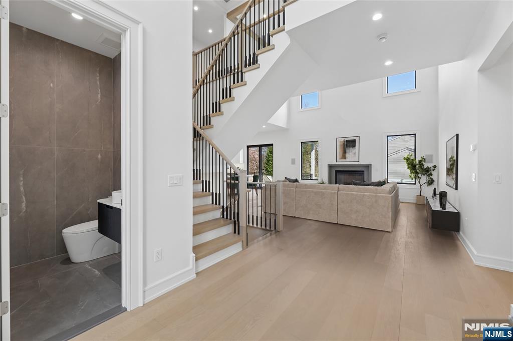 228 Spring Valley Road Paramus, NJ 07652 - Photo 11 of 50