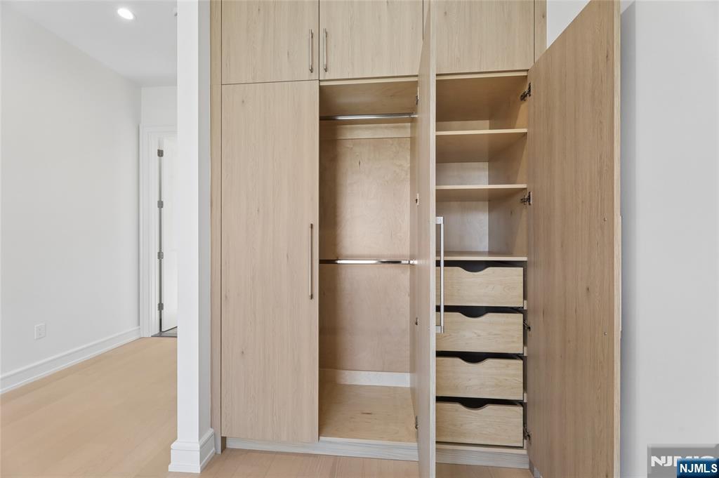 228 Spring Valley Road Paramus, NJ 07652 - Photo 17 of 50