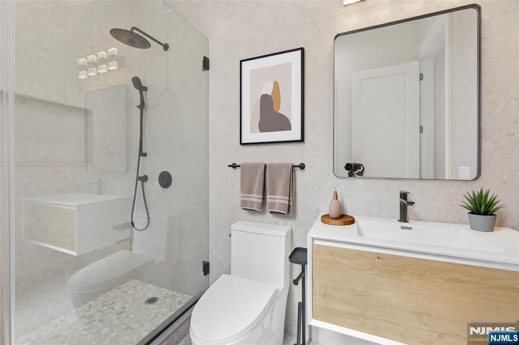 228 Spring Valley Road Paramus, NJ 07652 - Photo 18 of 50