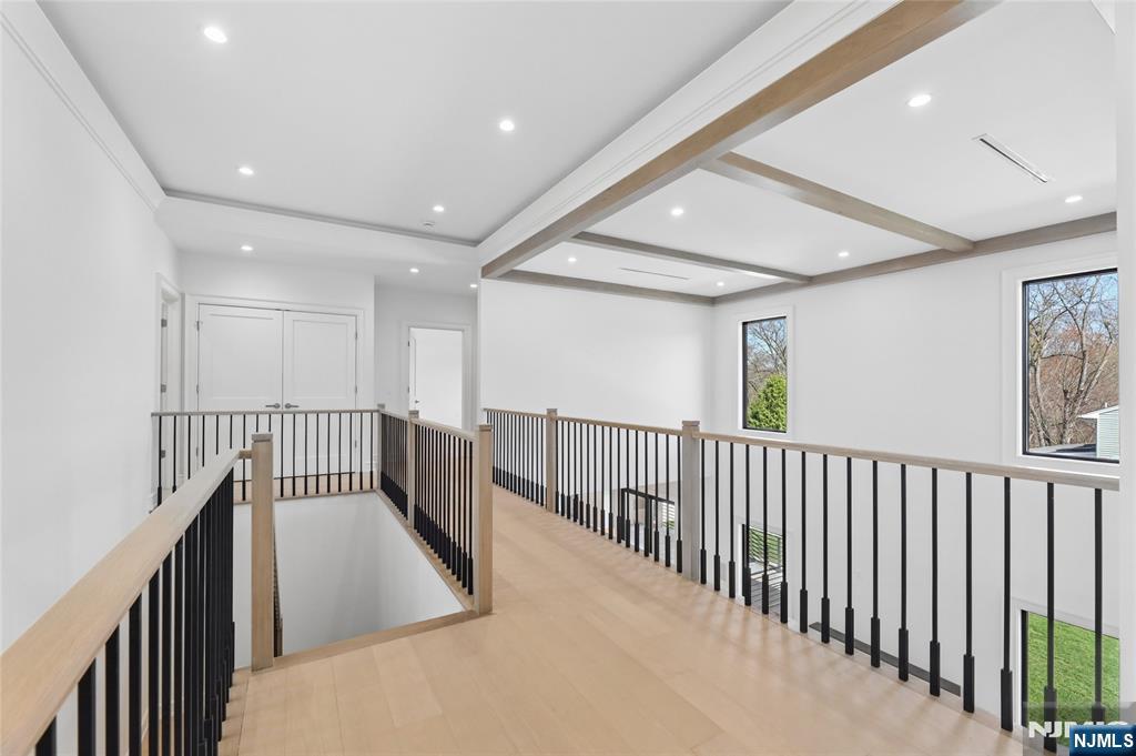 228 Spring Valley Road Paramus, NJ 07652 - Photo 19 of 50