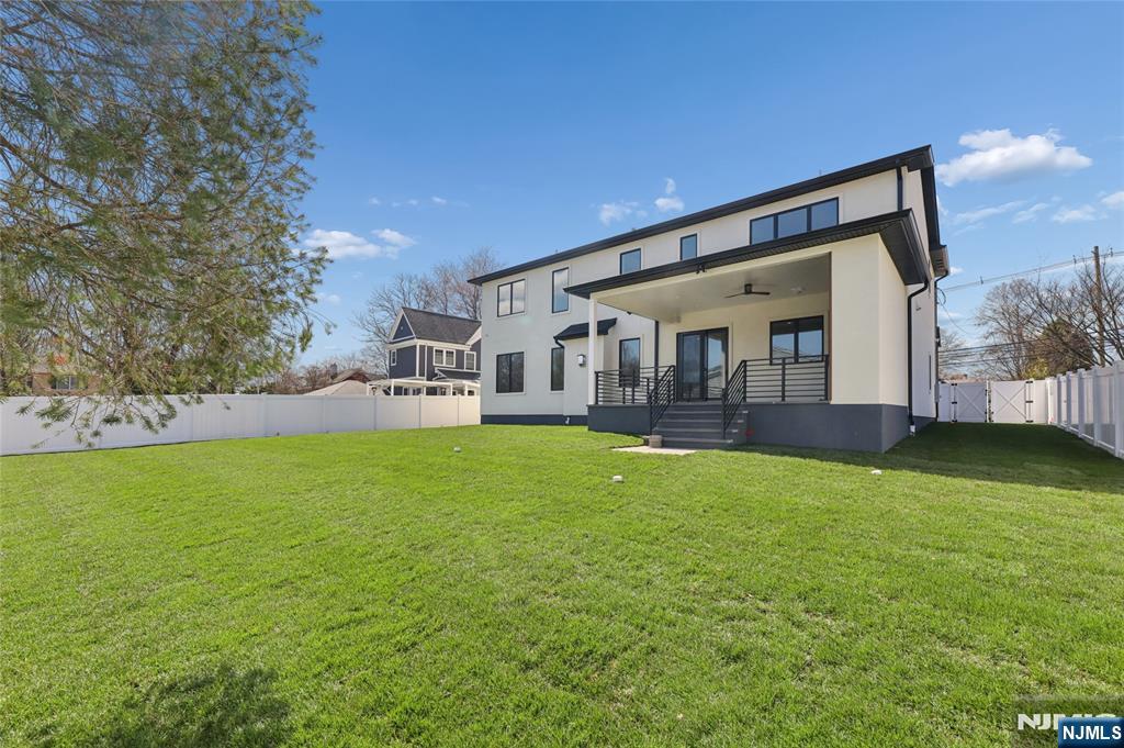 228 Spring Valley Road Paramus, NJ 07652 - Photo 2 of 50