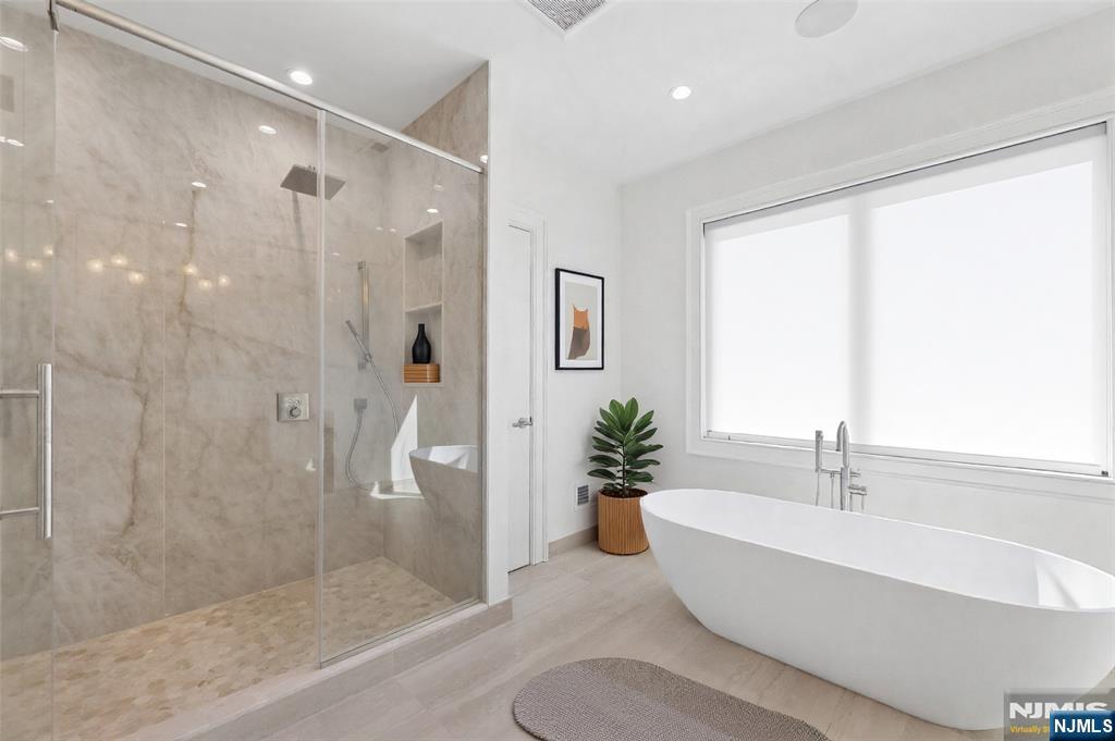 228 Spring Valley Road Paramus, NJ 07652 - Photo 22 of 50