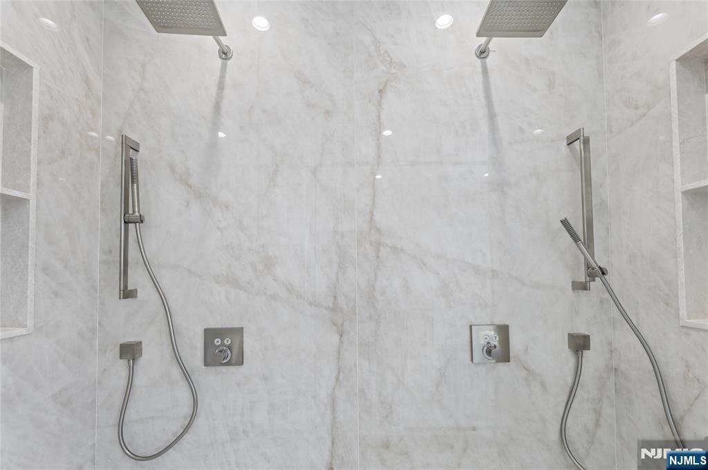 228 Spring Valley Road Paramus, NJ 07652 - Photo 24 of 50