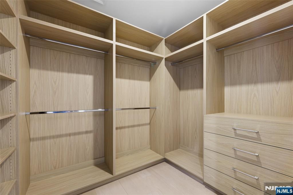 228 Spring Valley Road Paramus, NJ 07652 - Photo 25 of 50