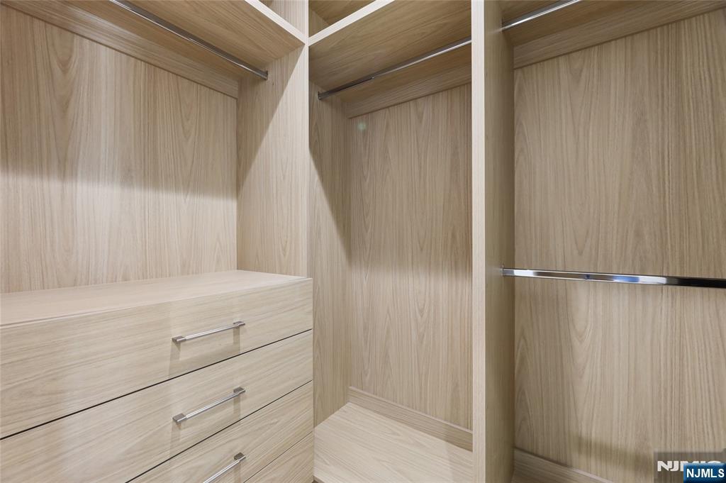 228 Spring Valley Road Paramus, NJ 07652 - Photo 26 of 50