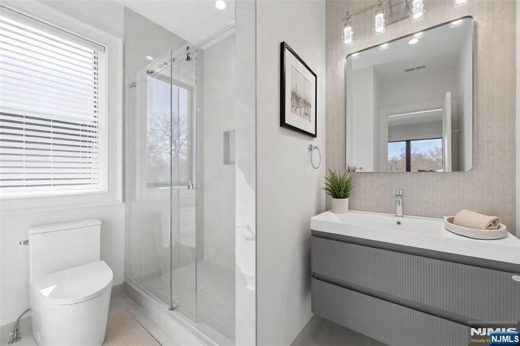 228 Spring Valley Road Paramus, NJ 07652 - Photo 28 of 50