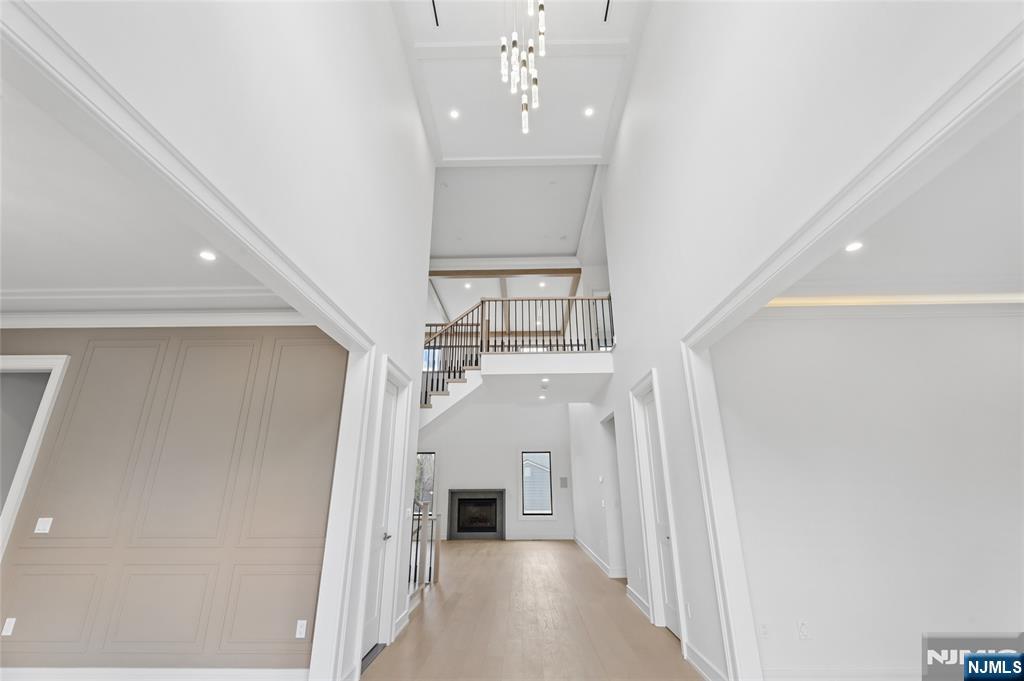 228 Spring Valley Road Paramus, NJ 07652 - Photo 3 of 50