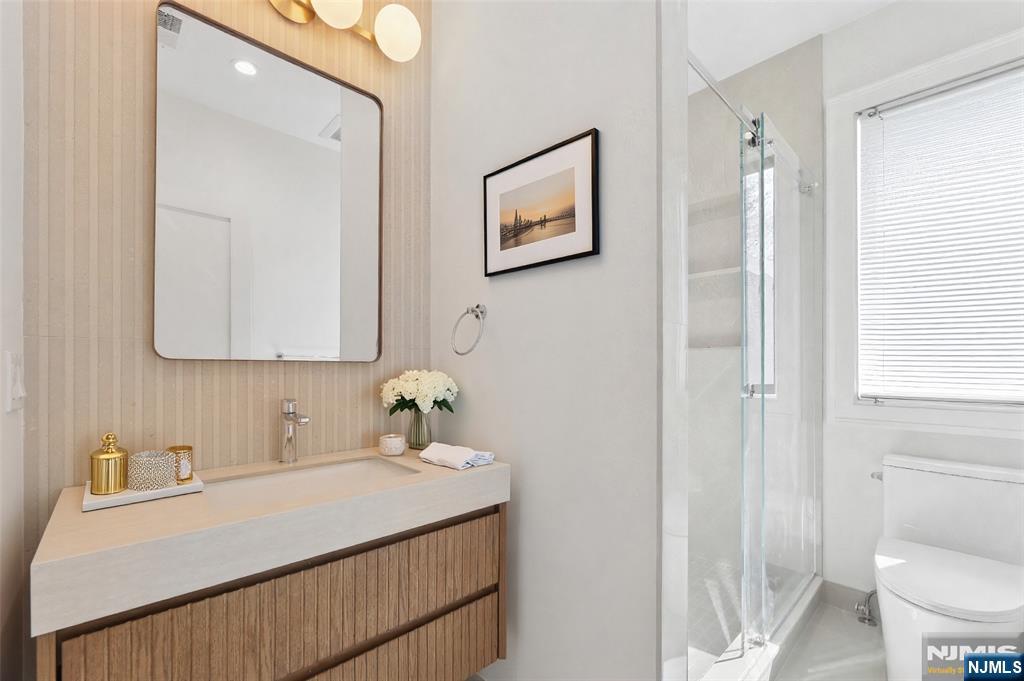 228 Spring Valley Road Paramus, NJ 07652 - Photo 31 of 50