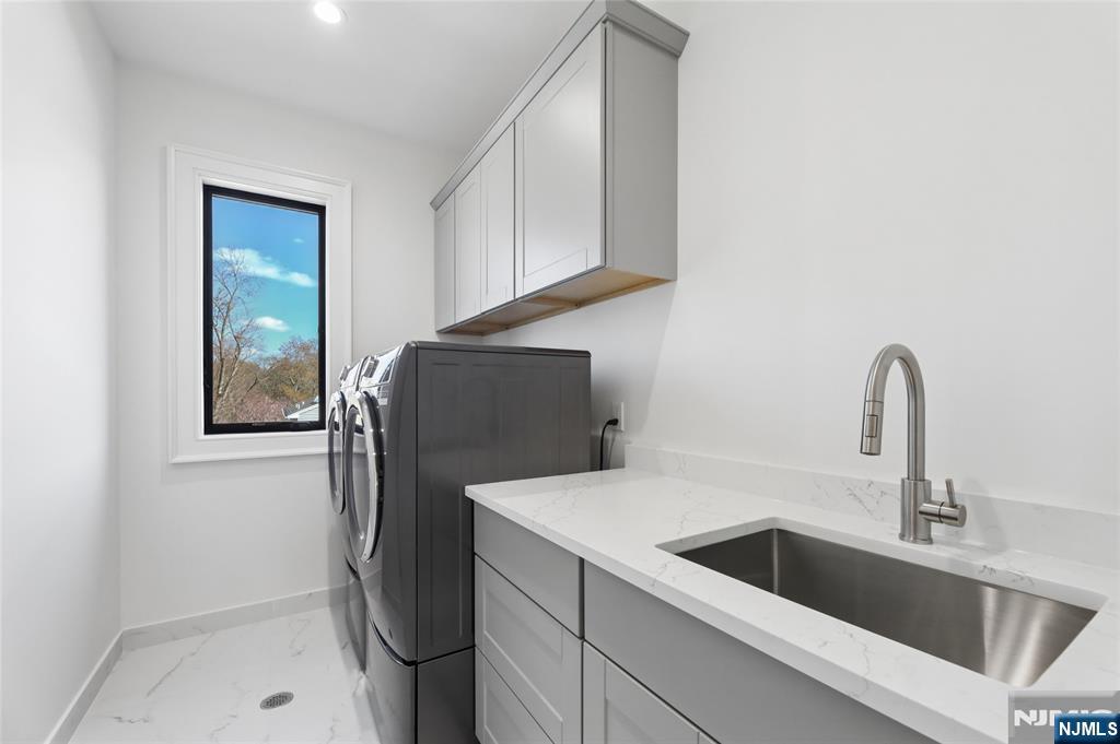 228 Spring Valley Road Paramus, NJ 07652 - Photo 34 of 50