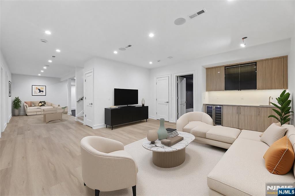 228 Spring Valley Road Paramus, NJ 07652 - Photo 35 of 50