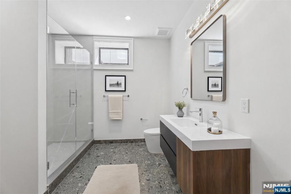 228 Spring Valley Road Paramus, NJ 07652 - Photo 40 of 50