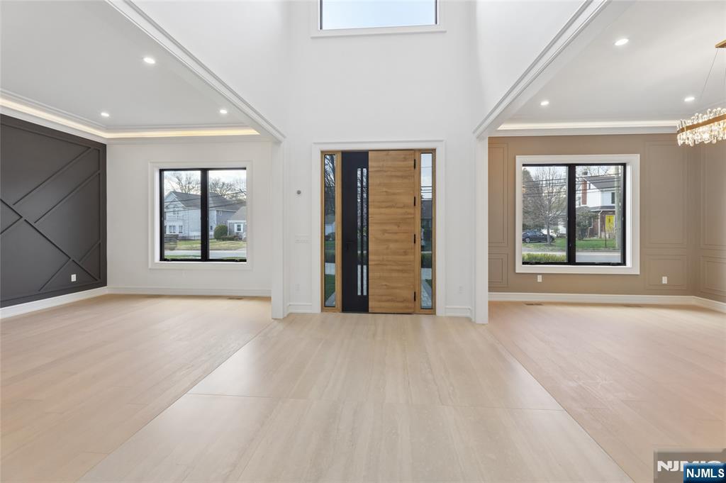 228 Spring Valley Road Paramus, NJ 07652 - Photo 4 of 50