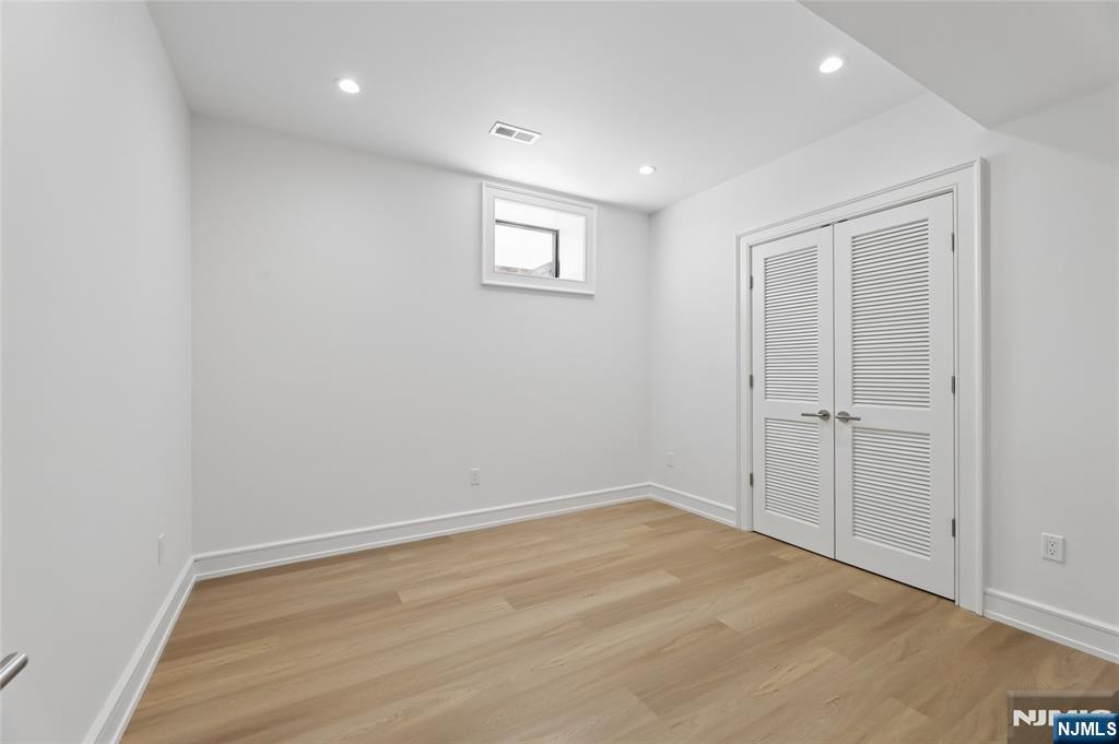 228 Spring Valley Road Paramus, NJ 07652 - Photo 41 of 50