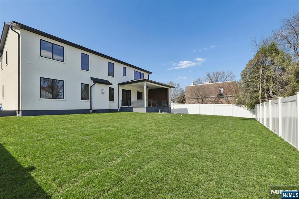 228 Spring Valley Road Paramus, NJ 07652 - Photo 45 of 50