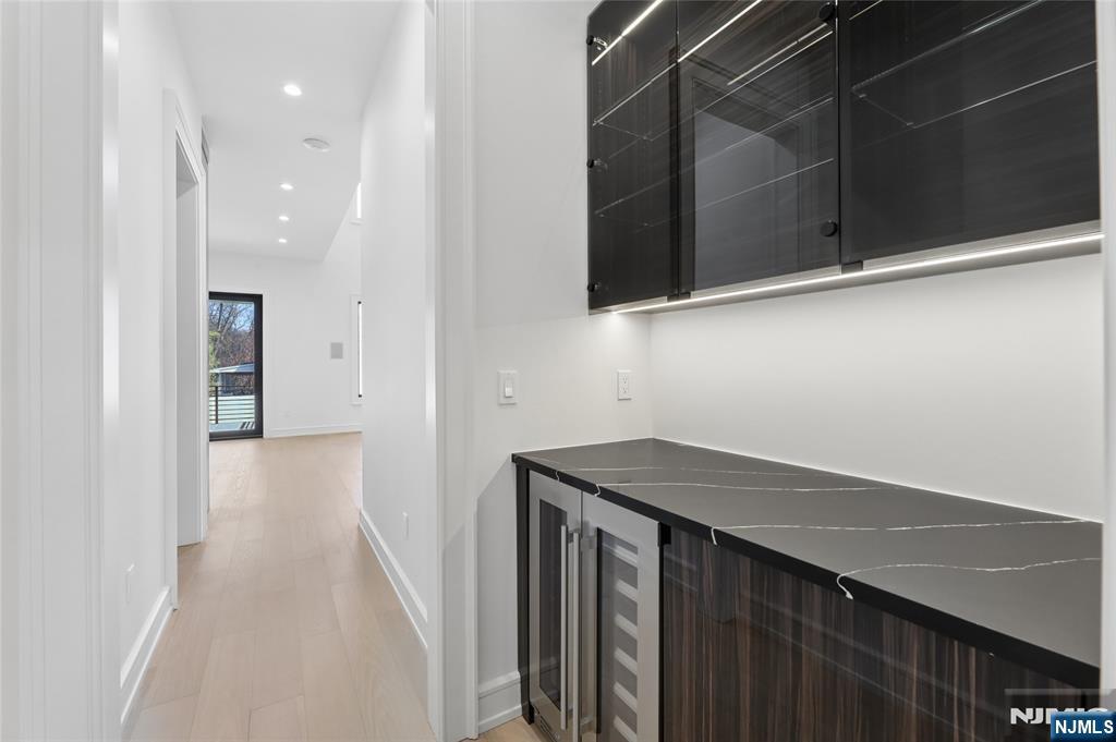 228 Spring Valley Road Paramus, NJ 07652 - Photo 7 of 50