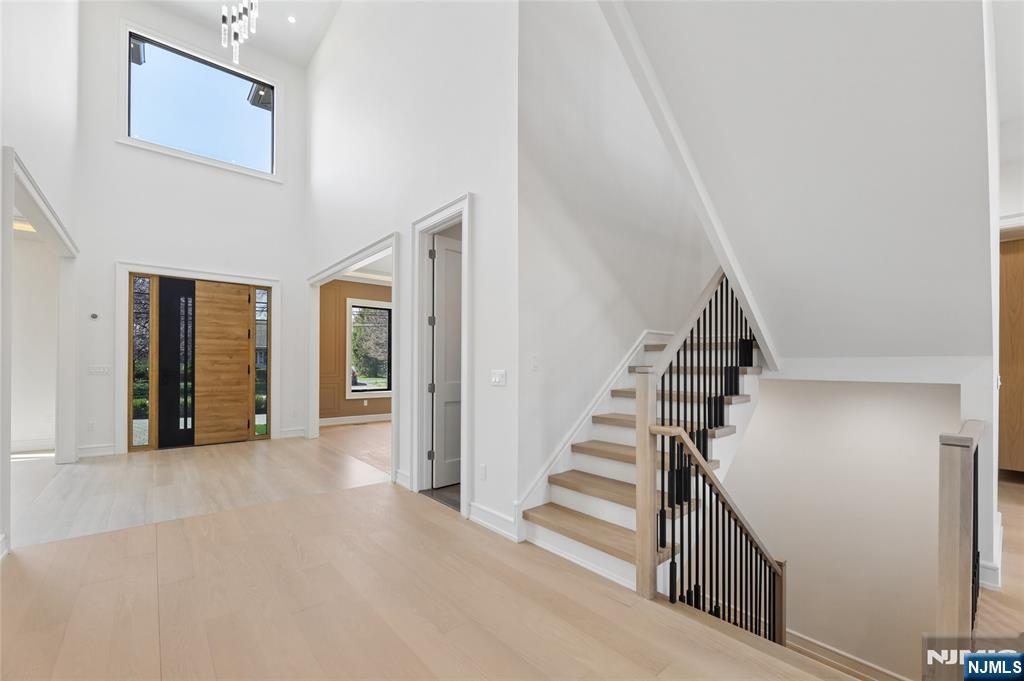 228 Spring Valley Road Paramus, NJ 07652 - Photo 8 of 50