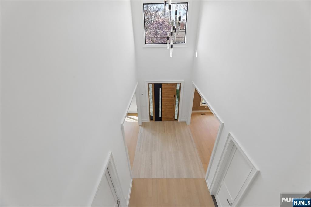 228 Spring Valley Road Paramus, NJ 07652 - Photo 9 of 50