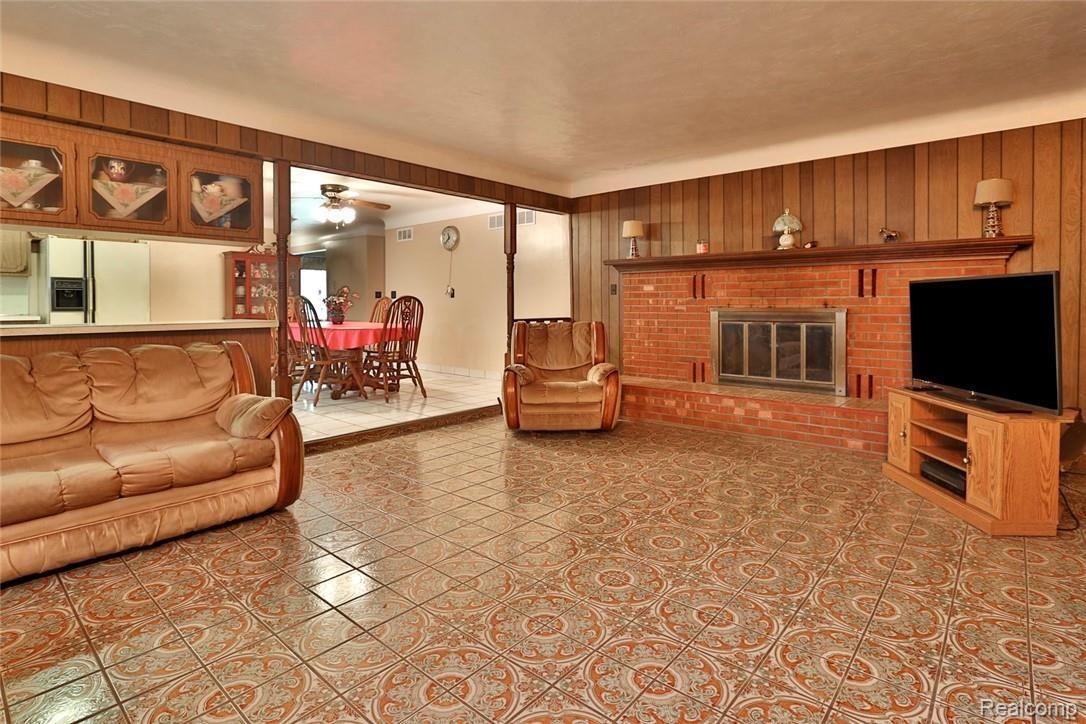 23490 King Road Trenton, MI 48183 - Photo 10 of 23 Open for entertaining