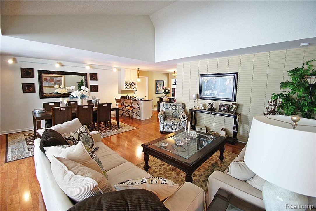 6887 Lahser Road Bloomfield Hills, MI 48301 - Photo 6 of 21 Lahser 6887 (48).JPG
