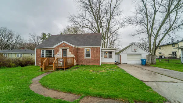 $289,000 | 279 West Oakley Avenue, Lowell, IN 46356