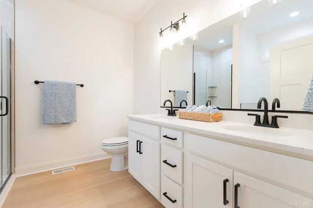 an empty room with closet and mirror