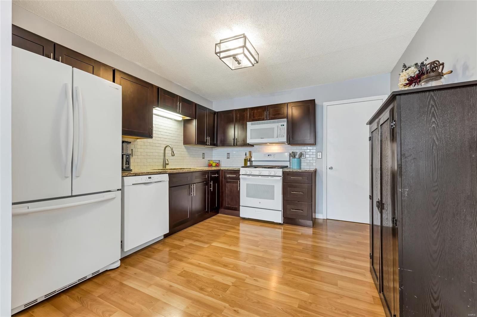 323 Devonshire Court St. Peters, MO 63376 - Photo 11 of 37