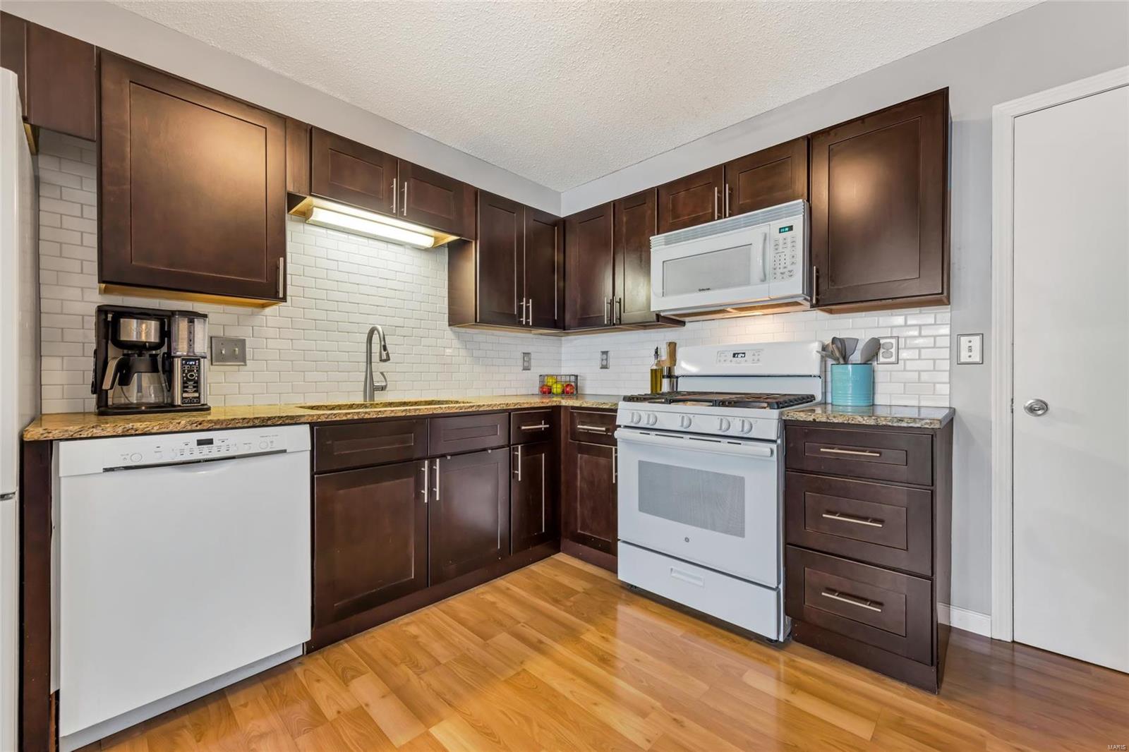 323 Devonshire Court St. Peters, MO 63376 - Photo 12 of 37