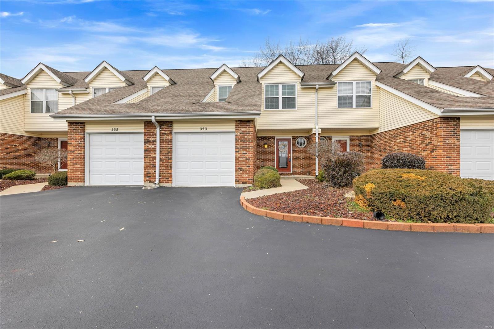 323 Devonshire Court St. Peters, MO 63376 - Photo 2 of 37