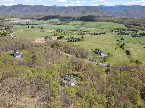 $820,000 | 190 Henry Hill Drive, Fairfield, VA 24435