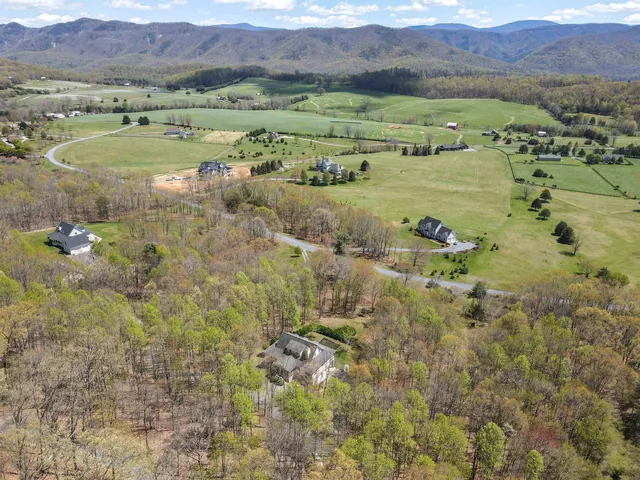 $820,000 | 190 Henry Hill Drive, Fairfield, VA 24435