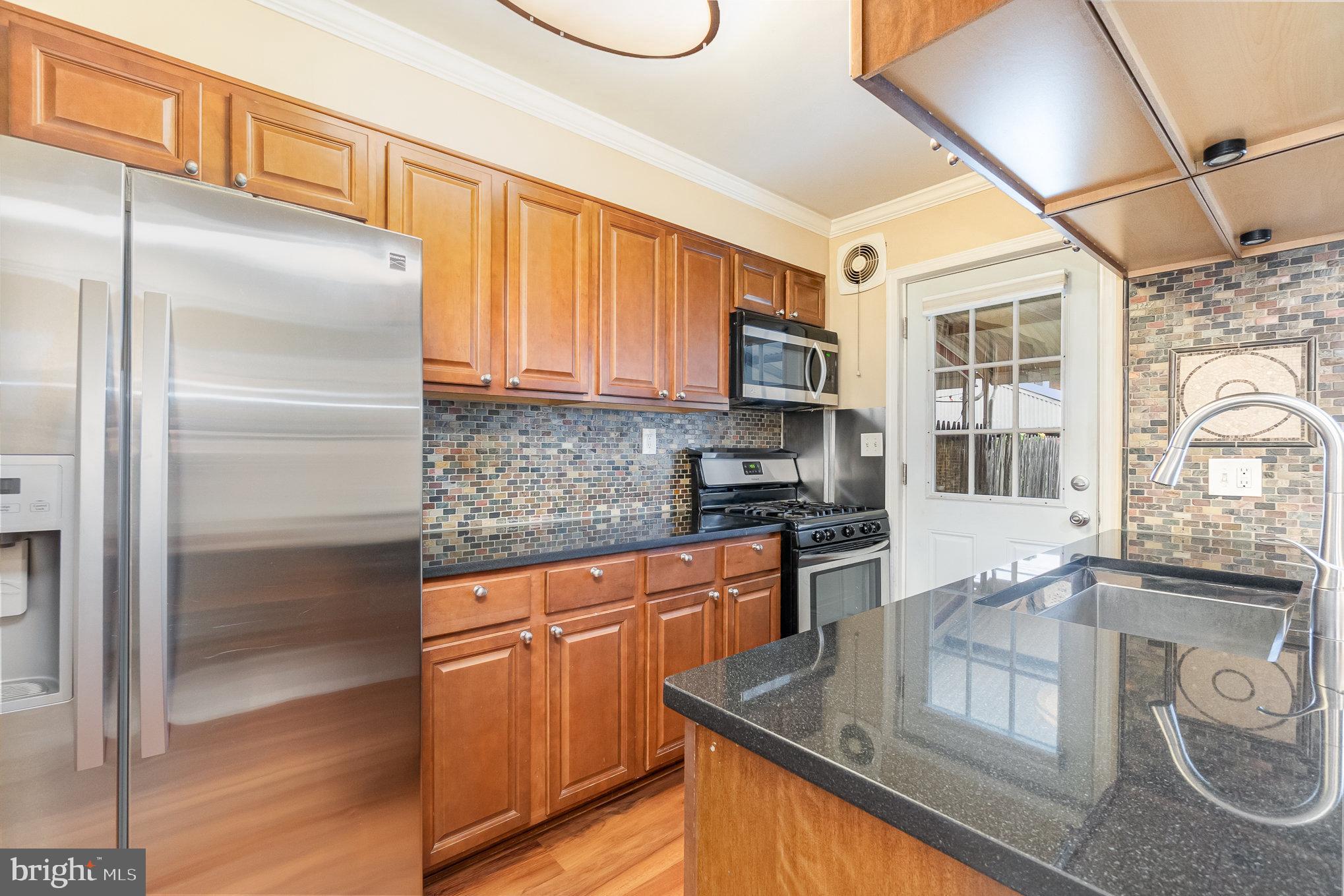 1729 Searles Road Baltimore, MD 21222 - Photo 10 of 27 Stainless appliances