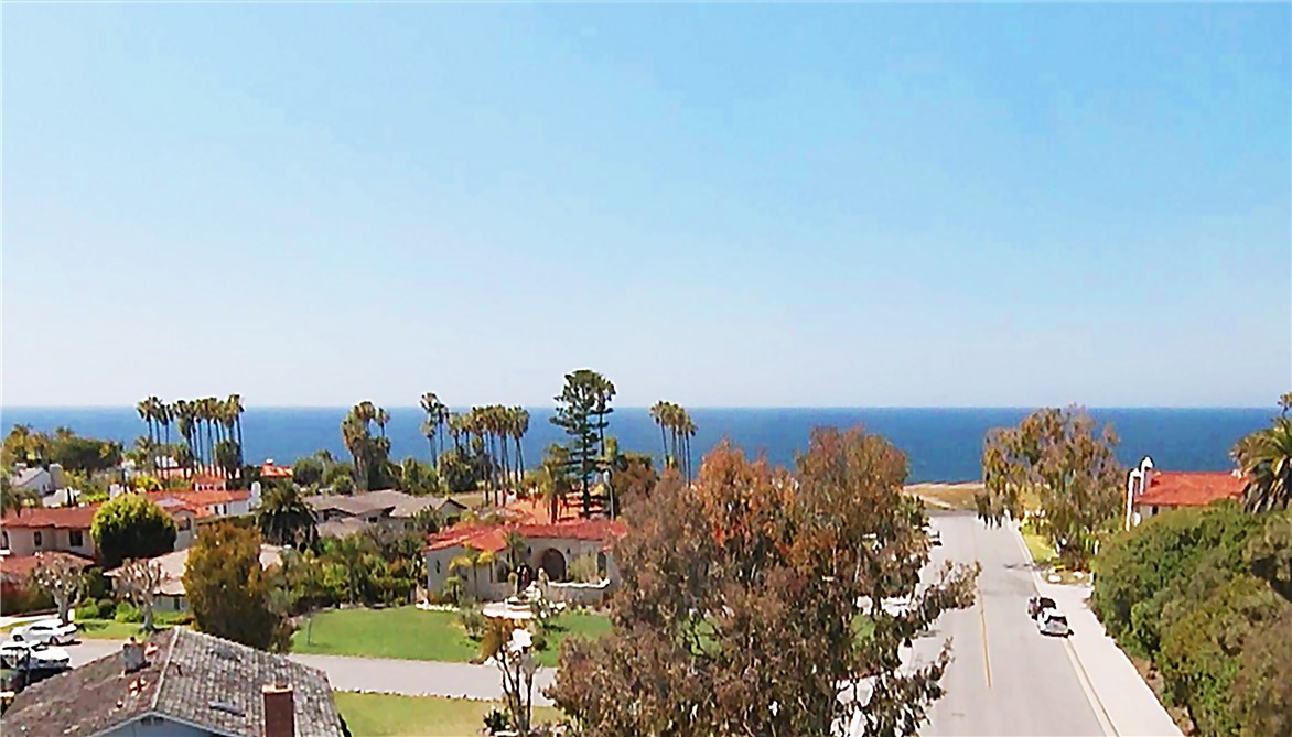 504 Epping Road Palos Verdes Estates, CA 90274 - Photo 46 of 50 a view of a city