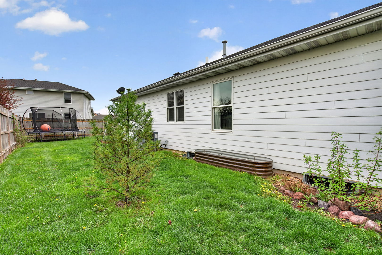 2031 Locust Road Morris, IL 60450 - Photo 29 of 32 a front view of a house with a garden