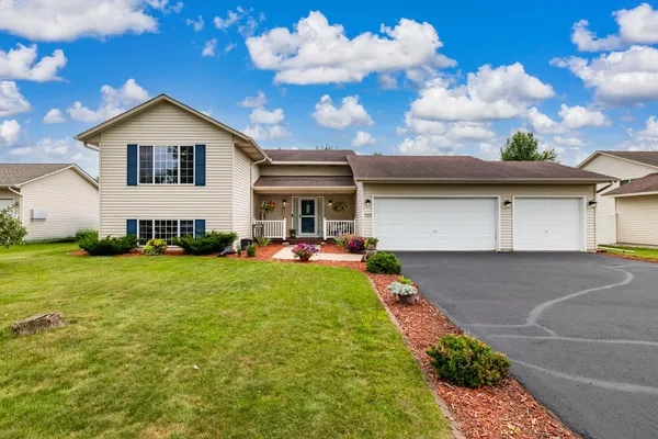 $359,900 | 717 Heritage Lane, Belle Plaine, MN 56011