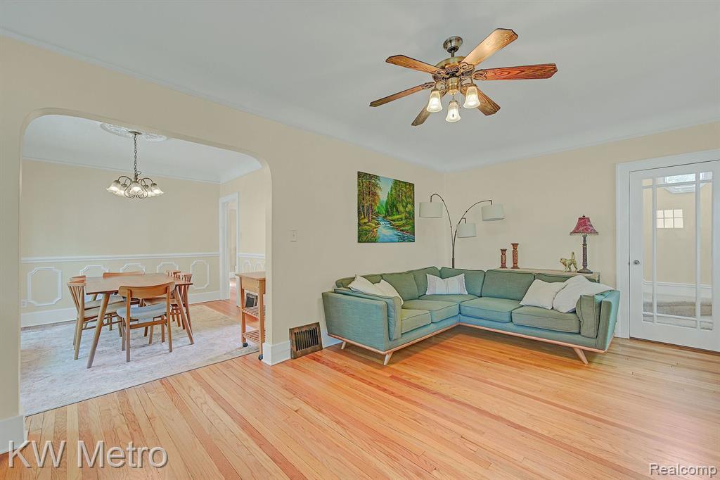 806 Lockwood Road Royal Oak, MI 48067 - Photo 9 of 38