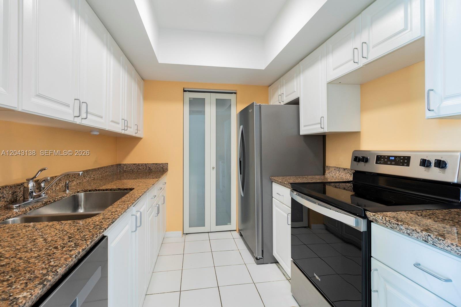 90 Alton Road, Unit 1005 Miami Beach, FL 33139 - Photo 6 of 21