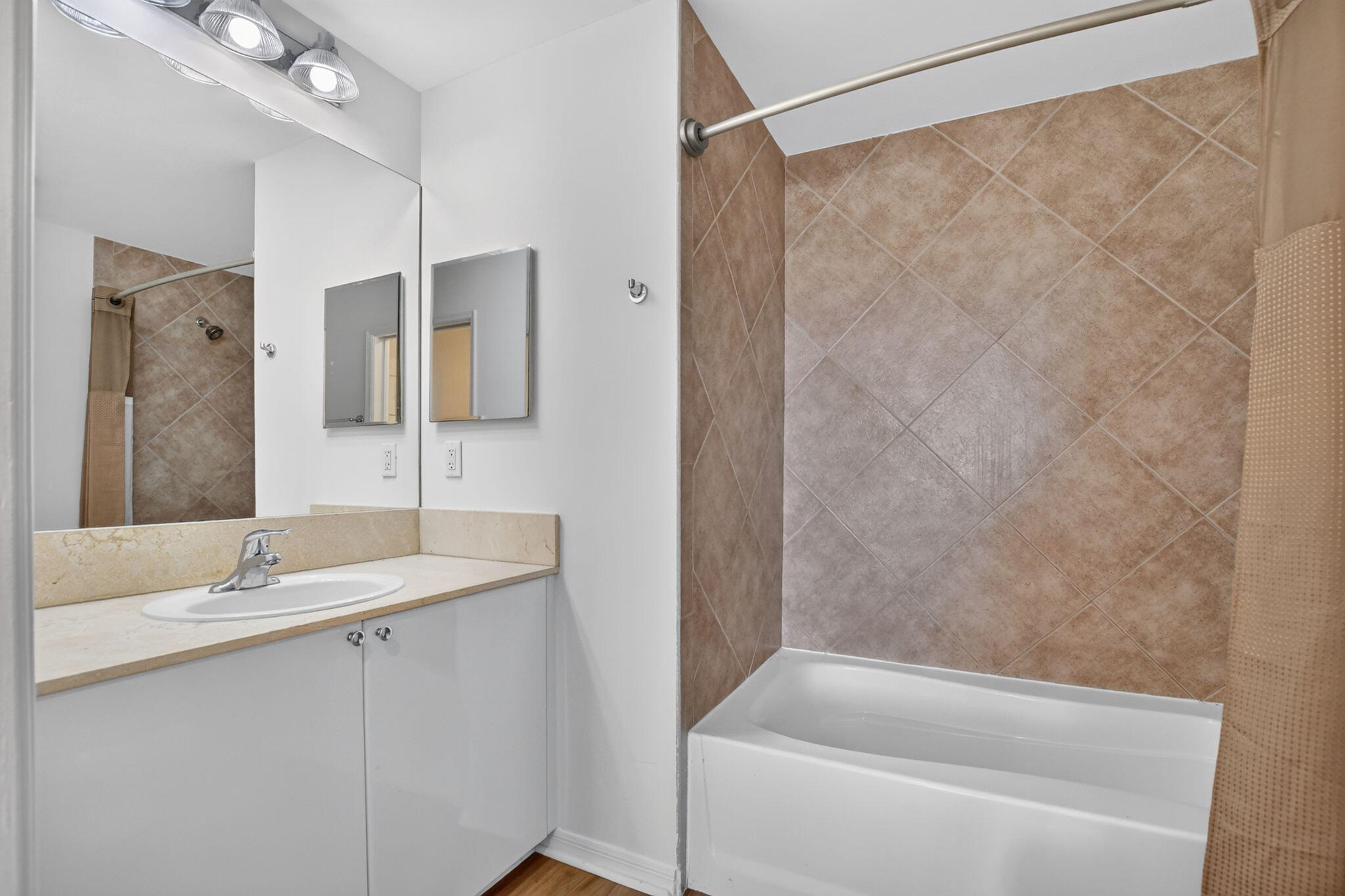 233 South Federal Highway, Unit 623 Boca Raton, FL 33432 - Photo 20 of 37 GUEST BATHROOM