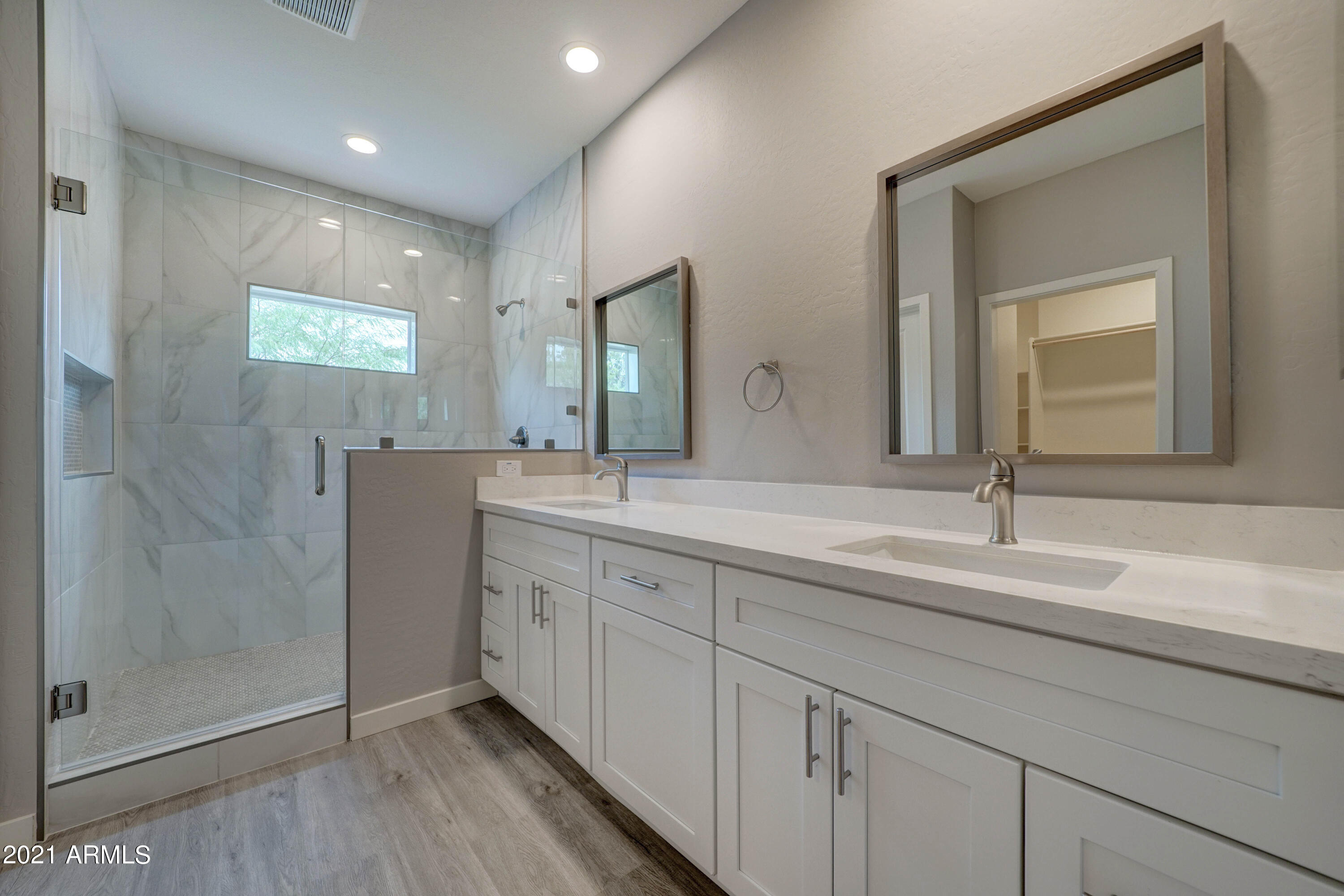 638 West Beverly Rd. Phoenix, AZ 85041 - Photo 11 of 27 642 W Beverly Rd-23