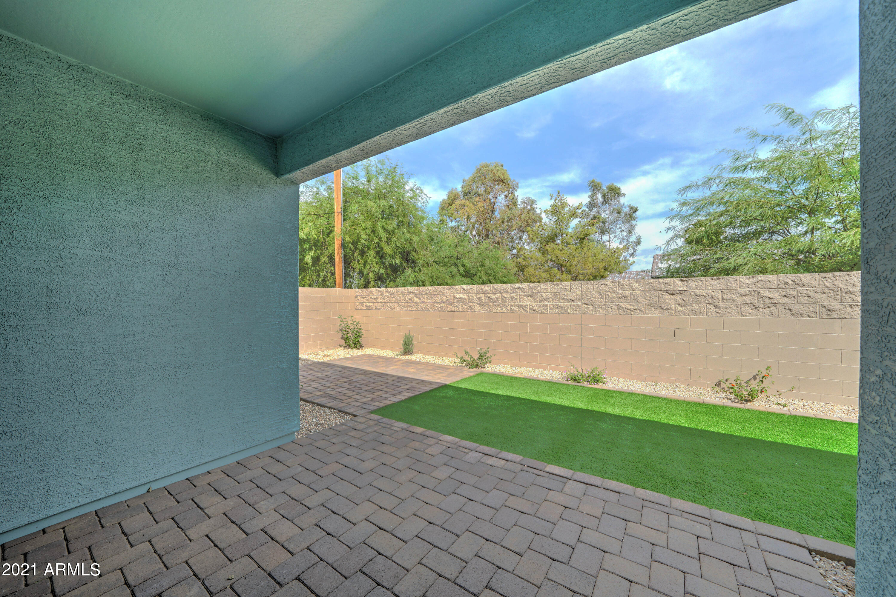 638 West Beverly Rd. Phoenix, AZ 85041 - Photo 17 of 27 642 W Beverly Rd-25