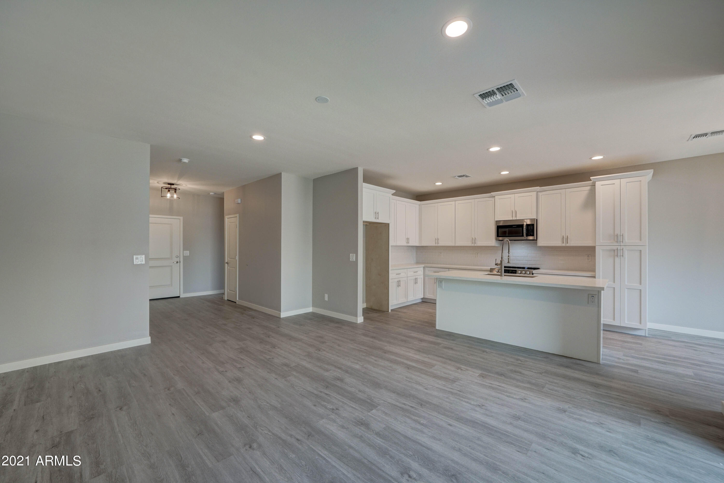 638 West Beverly Rd. Phoenix, AZ 85041 - Photo 2 of 27 642 W Beverly Rd-7