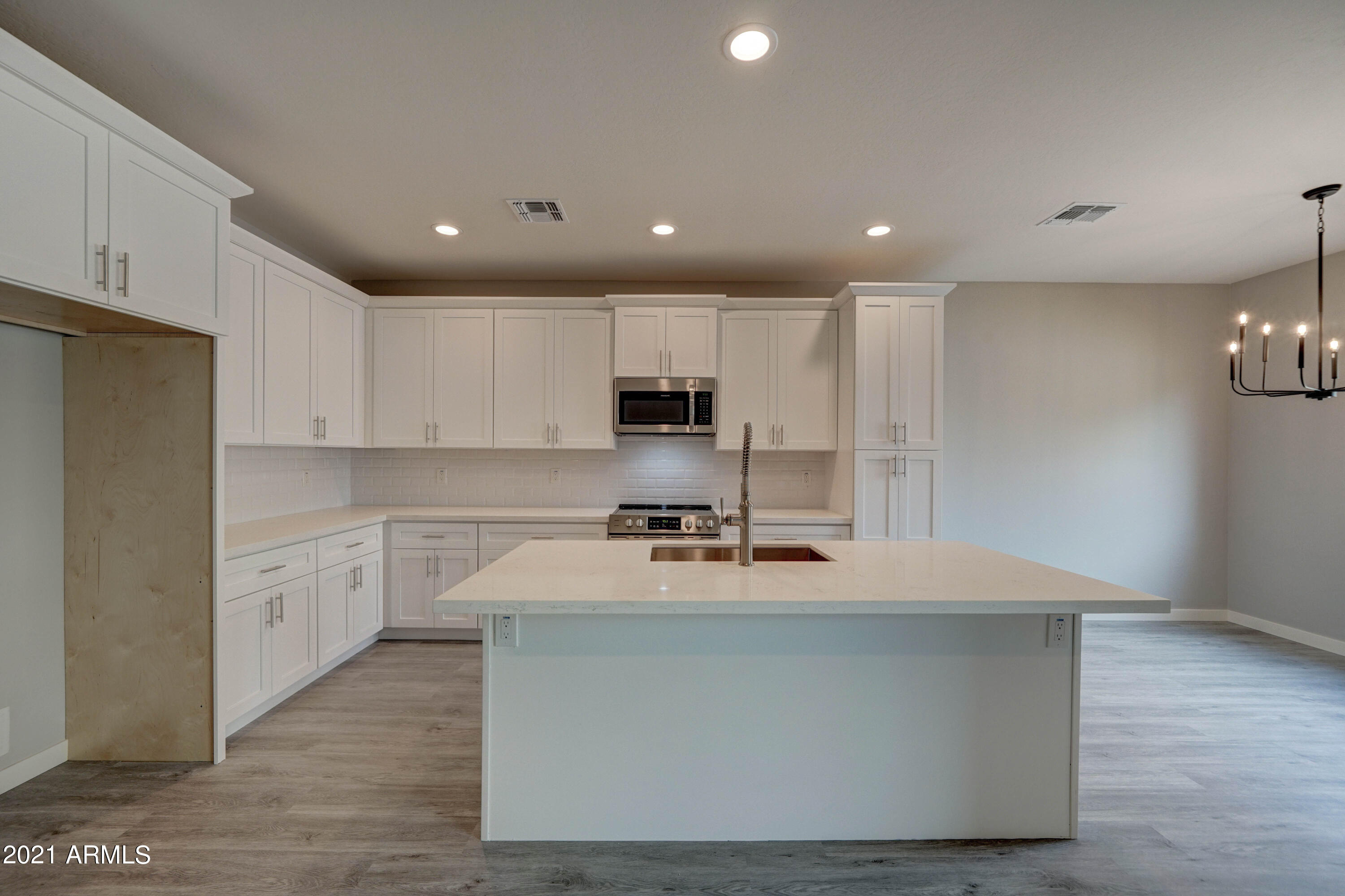 638 West Beverly Rd. Phoenix, AZ 85041 - Photo 3 of 27 642 W Beverly Rd-8