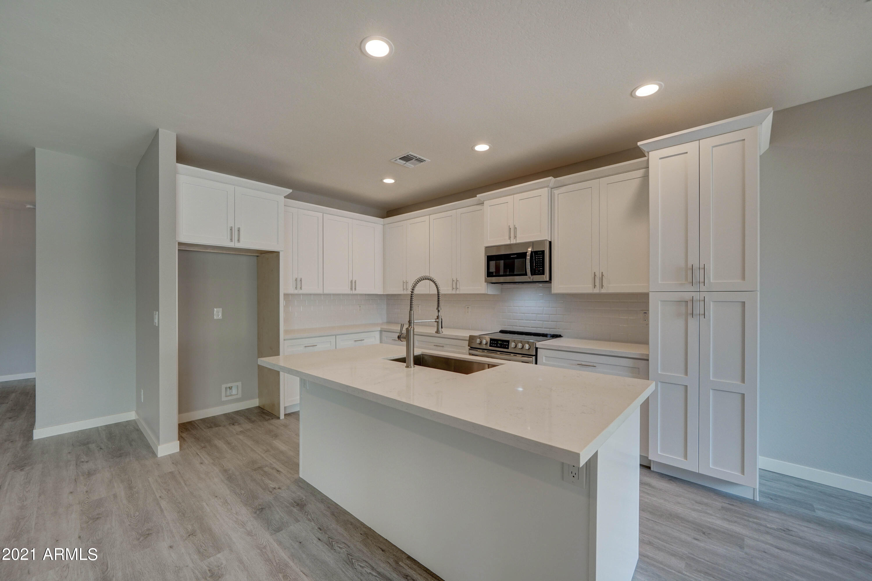 638 West Beverly Rd. Phoenix, AZ 85041 - Photo 6 of 27 642 W Beverly Rd-12