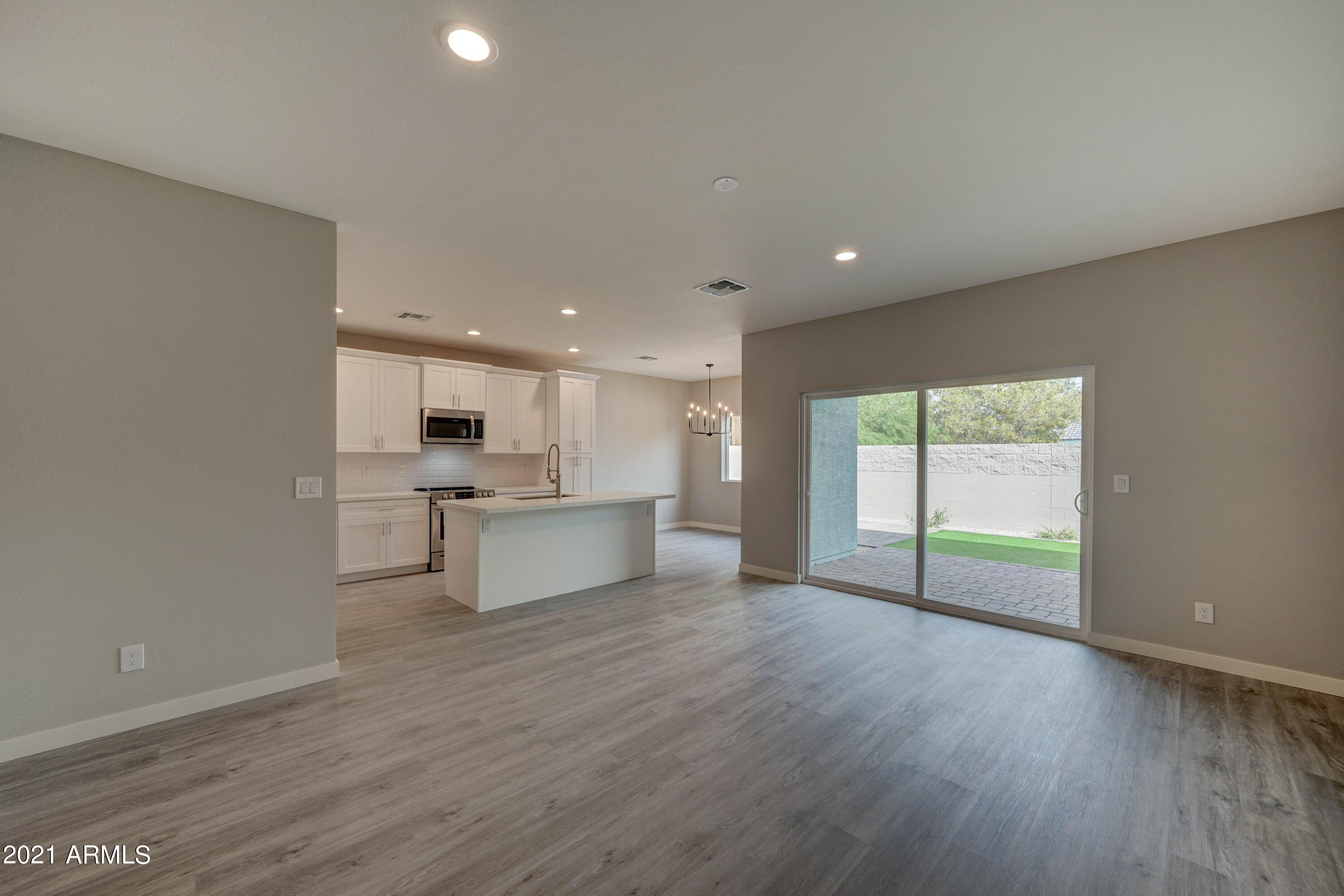 638 West Beverly Rd. Phoenix, AZ 85041 - Photo 8 of 27 642 W Beverly Rd-6