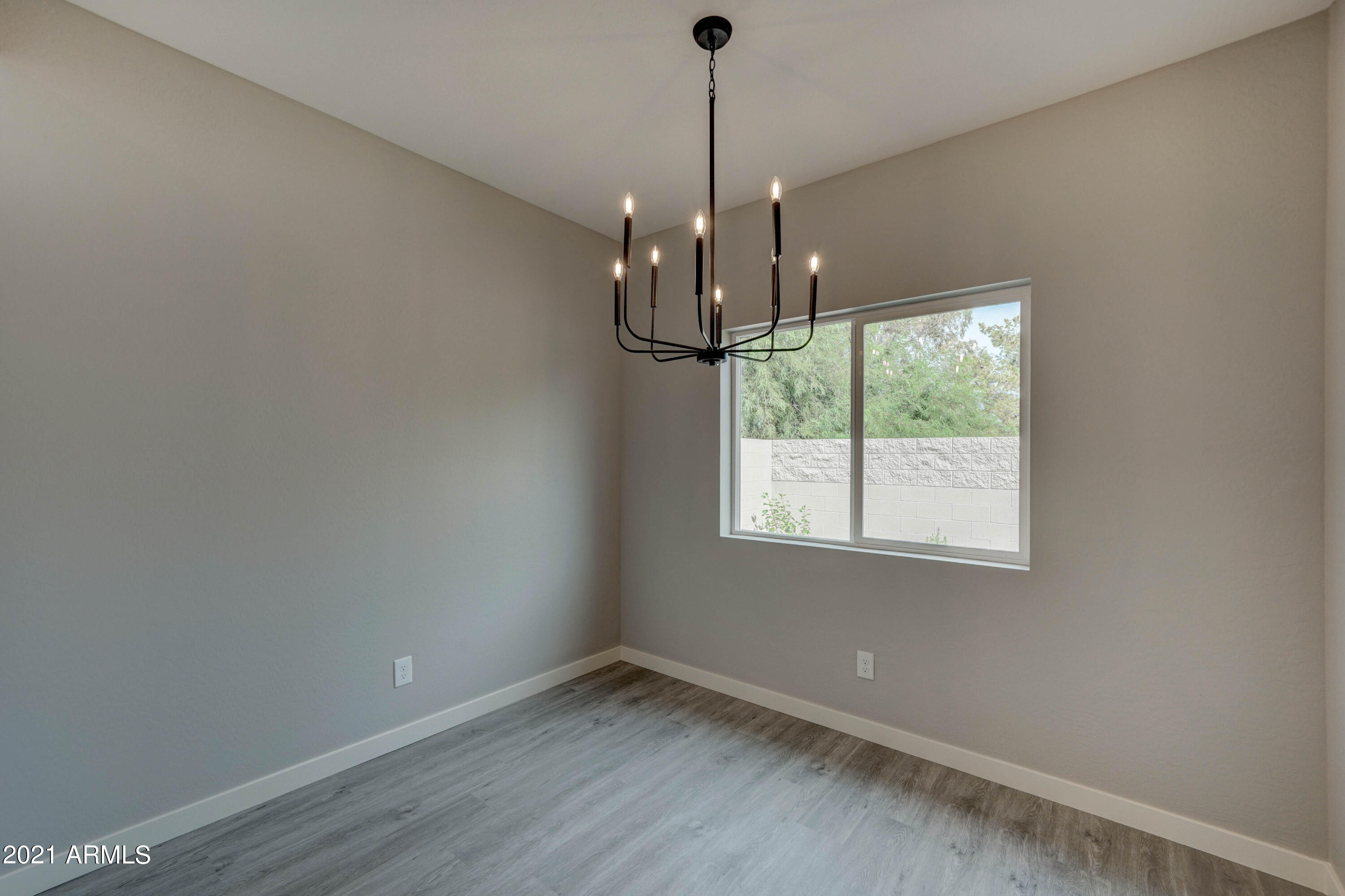 638 West Beverly Rd. Phoenix, AZ 85041 - Photo 9 of 27 642 W Beverly Rd-13