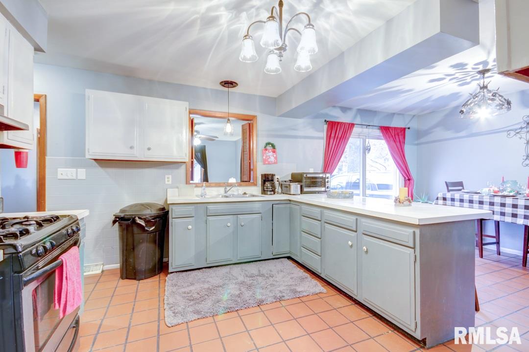216 Kenyon Drive Springfield, IL 62704 - Photo 11 of 21 Gallery Image 11