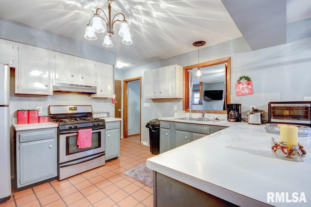 216 Kenyon Drive Springfield, IL 62704 - Photo 12 of 21 Gallery Image 12