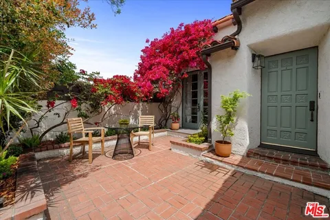 $1,795,000 | 3074 Lake Hollywood Drive, Los Angeles, CA 90068
